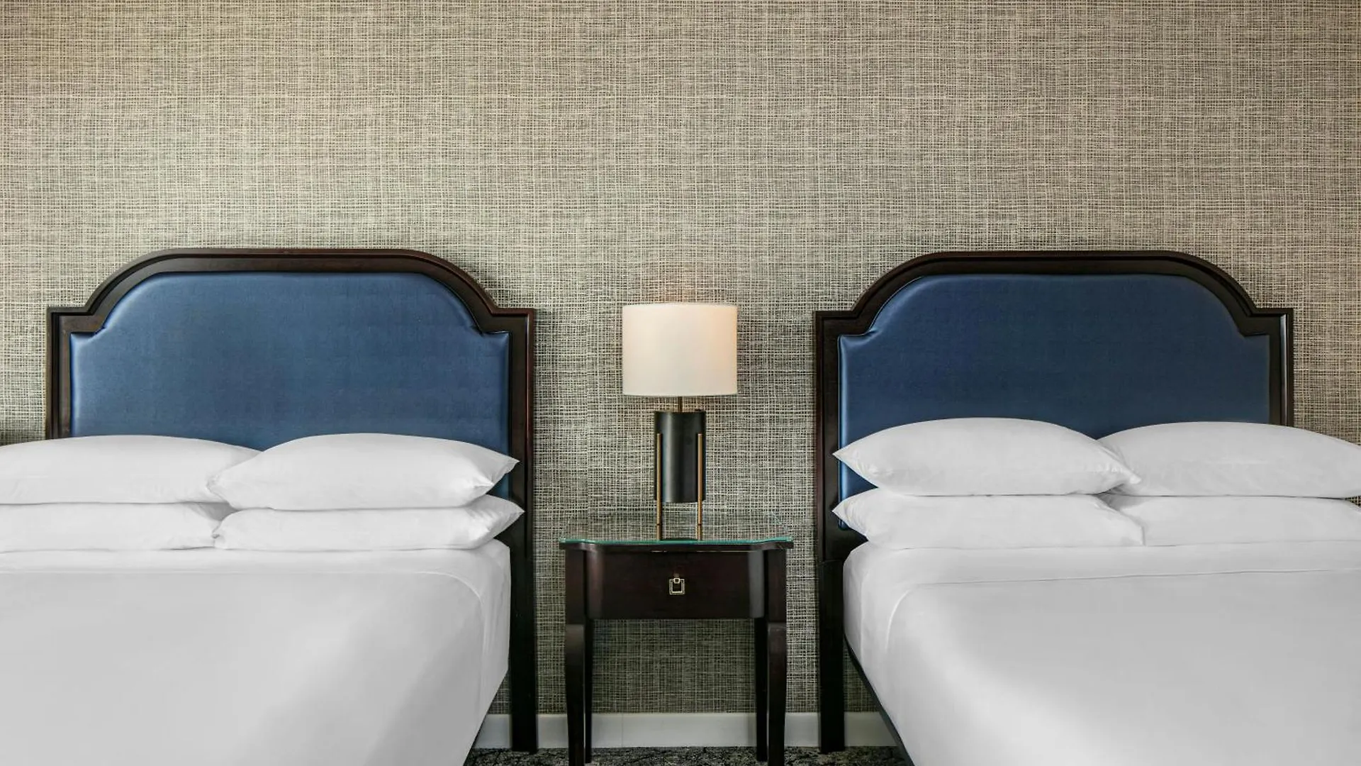 ניו יורק Sheraton Laguardia East Hotel 3*, ניו יורק